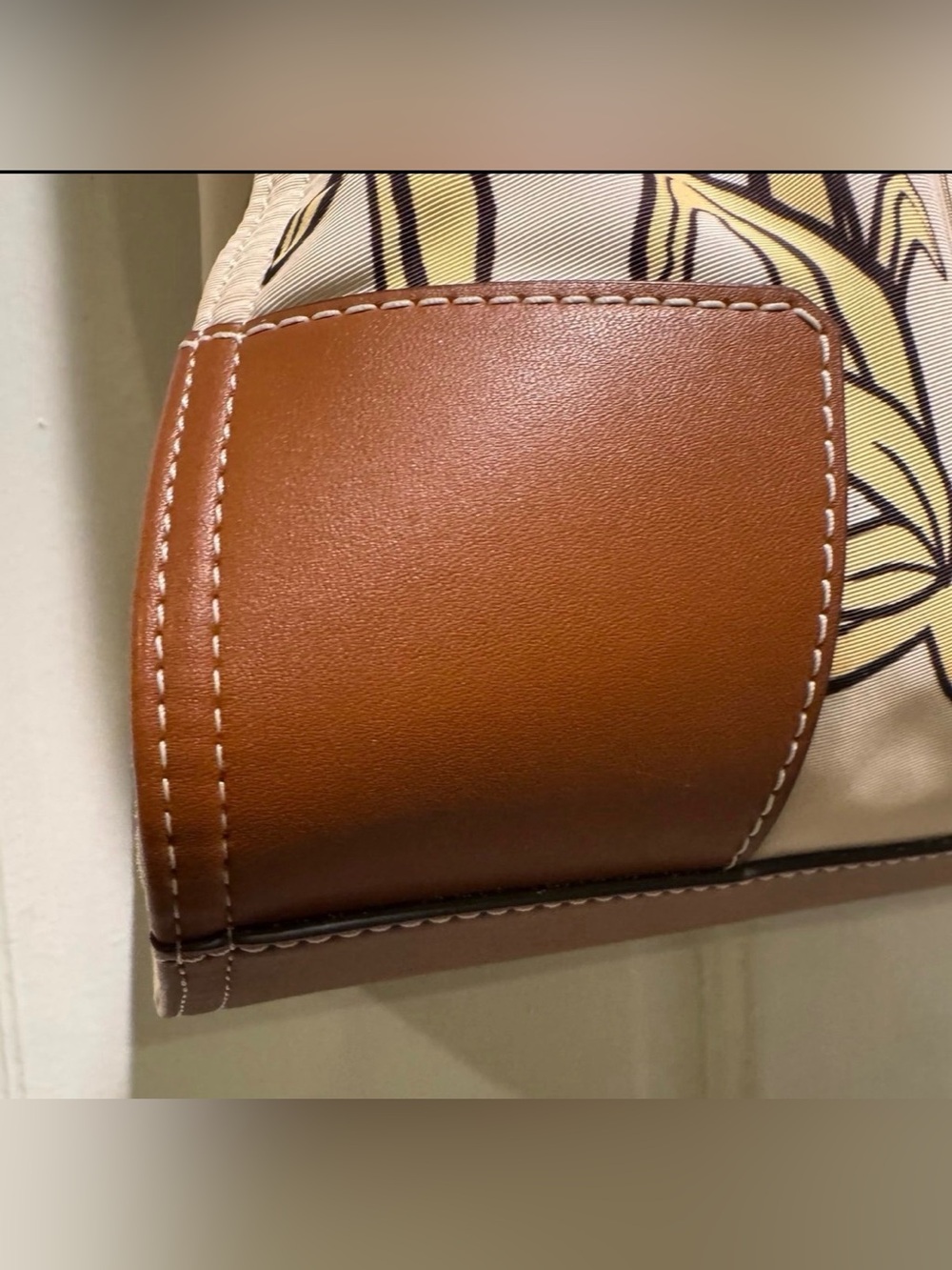 Pre-Loved Tory Burch Ella Printed Tote - Morning Crane Special Edition - Picture 6 of 11